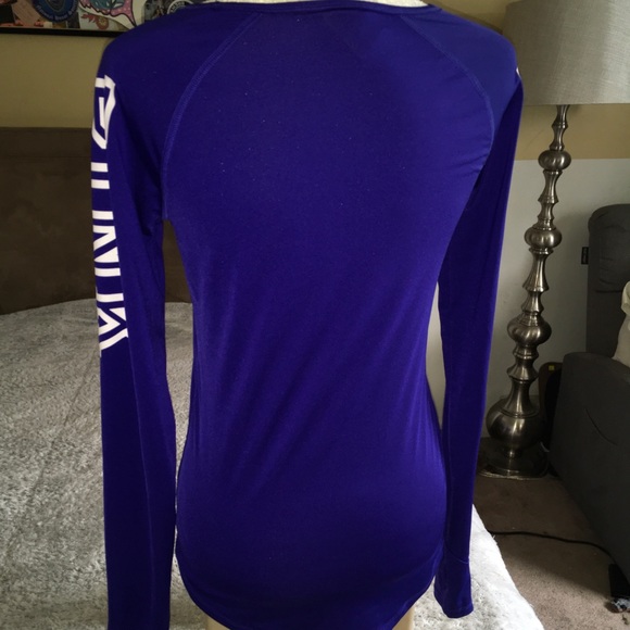 VS PINK Long sleeve/active shirt - Picture 3 of 5